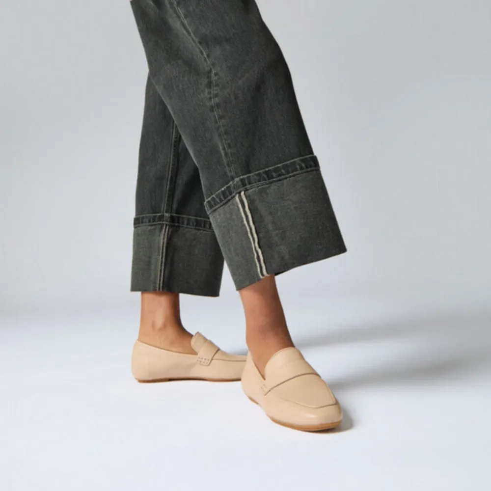รองเท้าโลฟเฟอร์ ผู้หญิง รุ่น DELICATO SOFT LEATHER LOAFERS