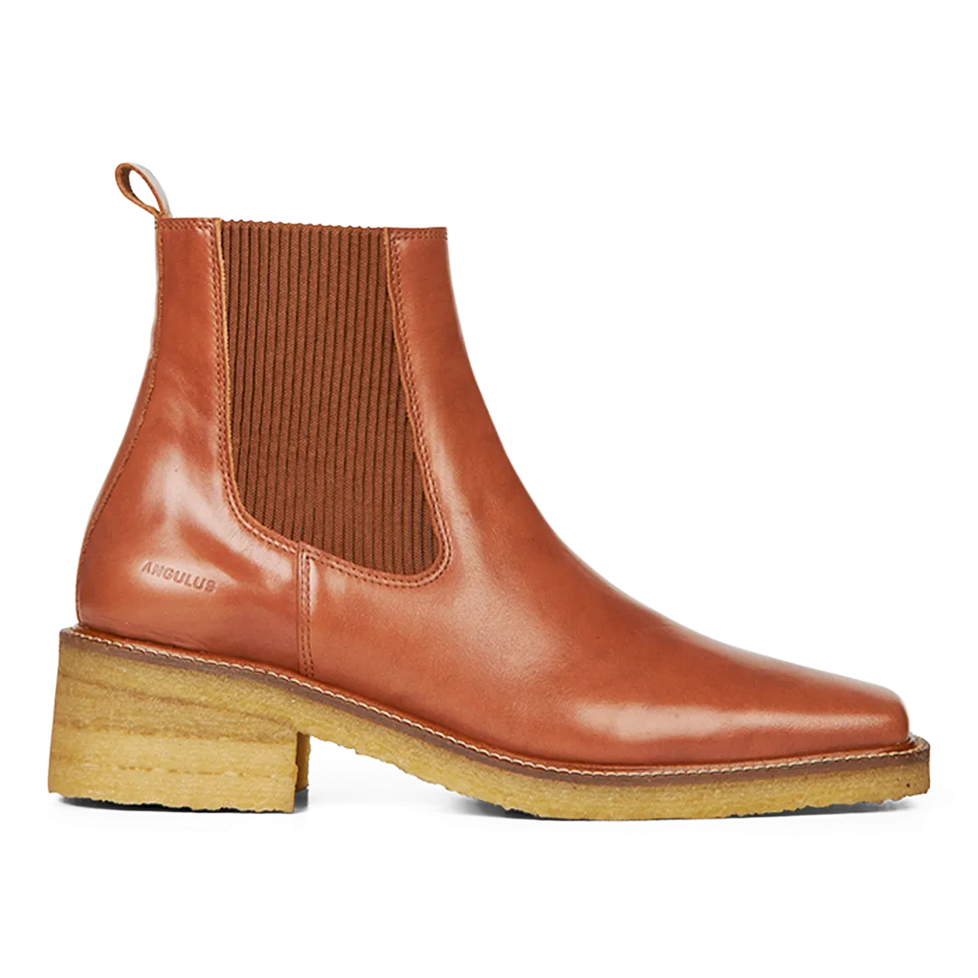 Boot with elastic