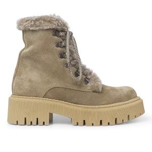 Chunky lace-up boot with soft merino wool lining