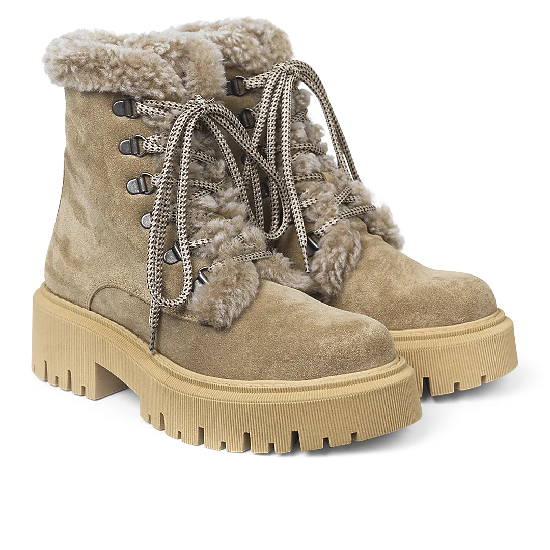 Chunky lace-up boot with soft merino wool lining