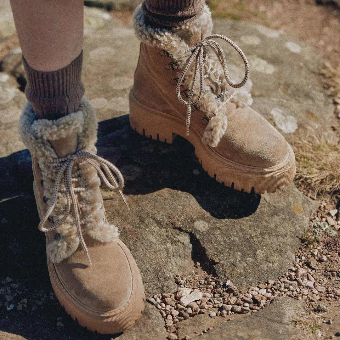 Chunky lace-up boot with soft merino wool lining
