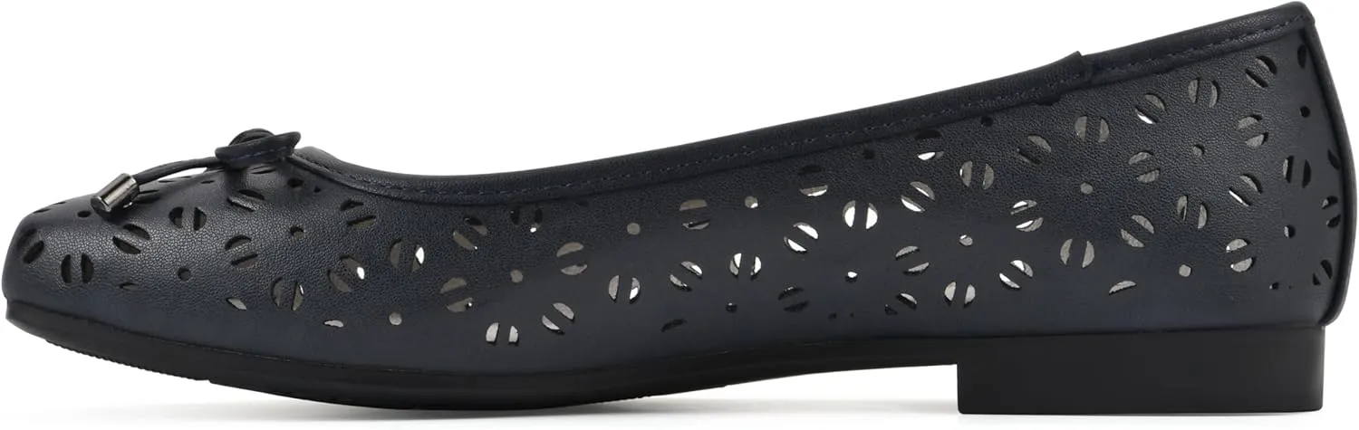 CLIFFS BY WHITE MOUNTAIN Women's Bessa Ballet Flat