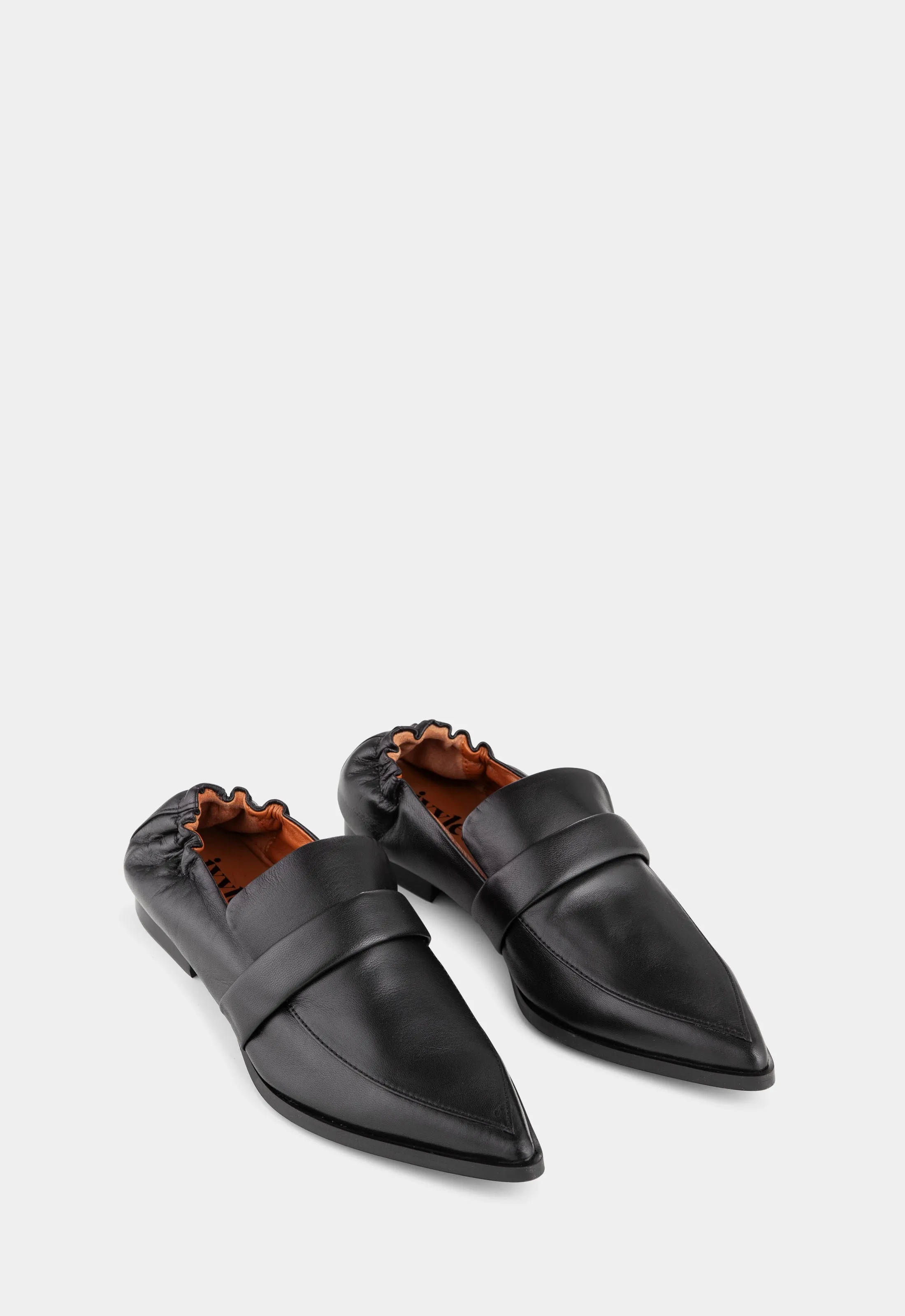 Demi - Black