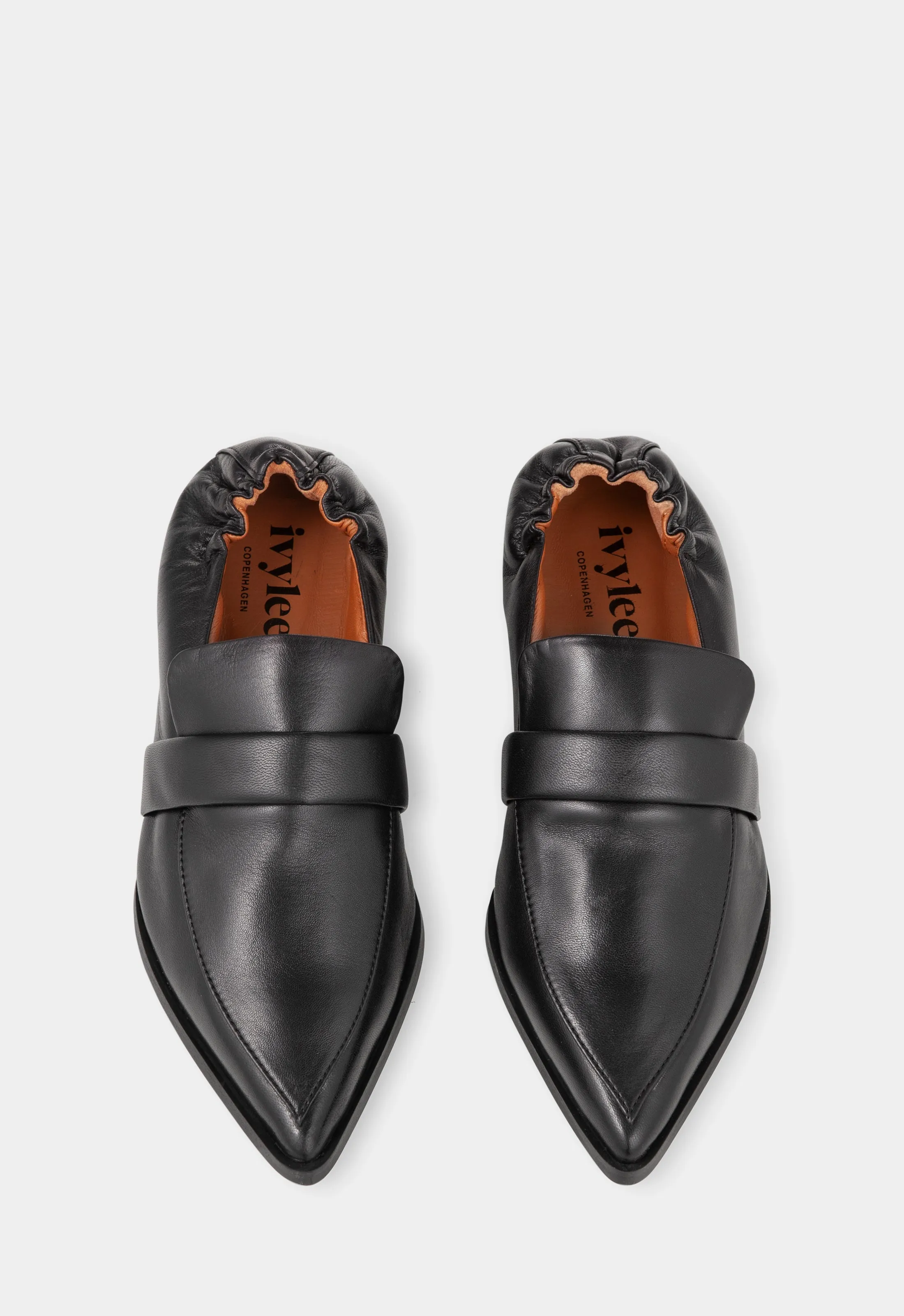 Demi - Black