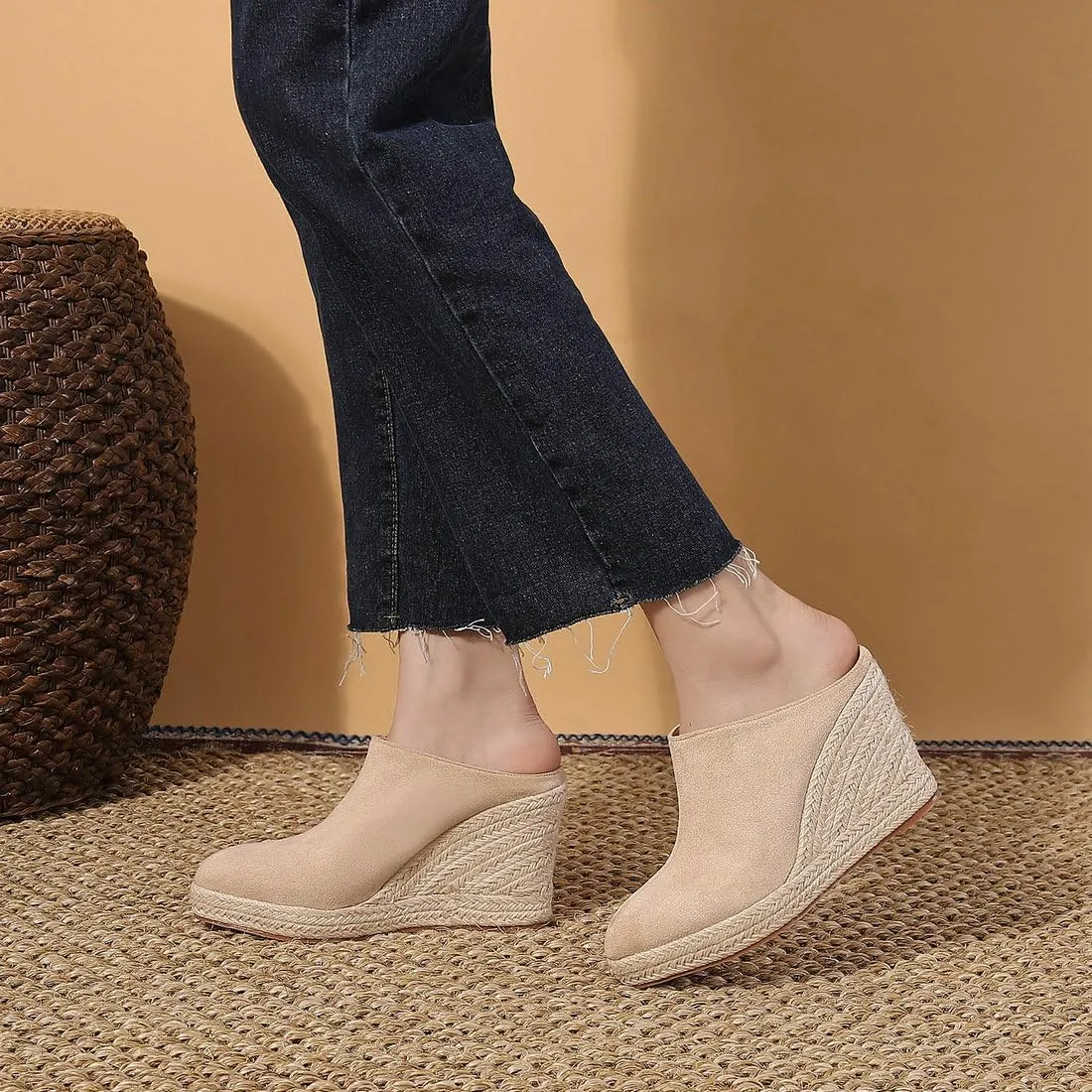 DINTAHA Closed Toe Wedges For Women,Pointed Toe Platform Wedge Mules,Espadrille Sandals For Women-Choose Half Size Larger