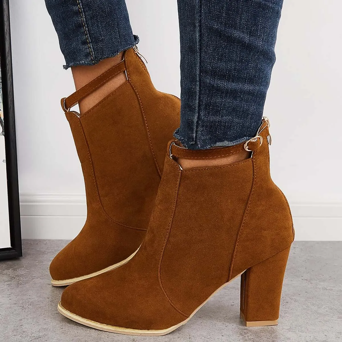 Elegant and detailed supportive Boots