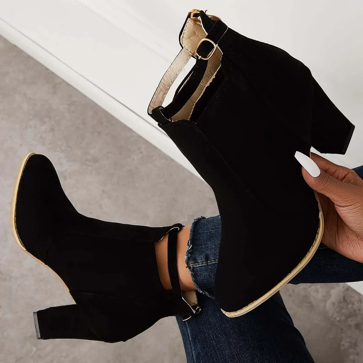 Elegant and detailed supportive Boots