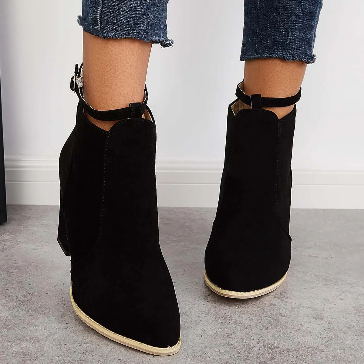 Elegant and detailed supportive Boots