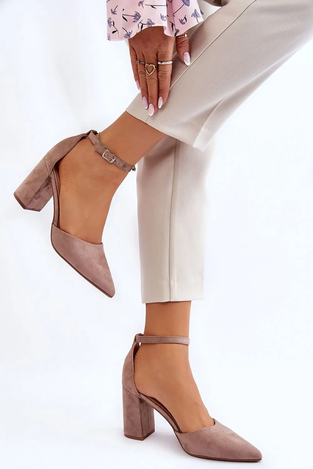 Elegant Sleek Timeless Block Heel Pumps