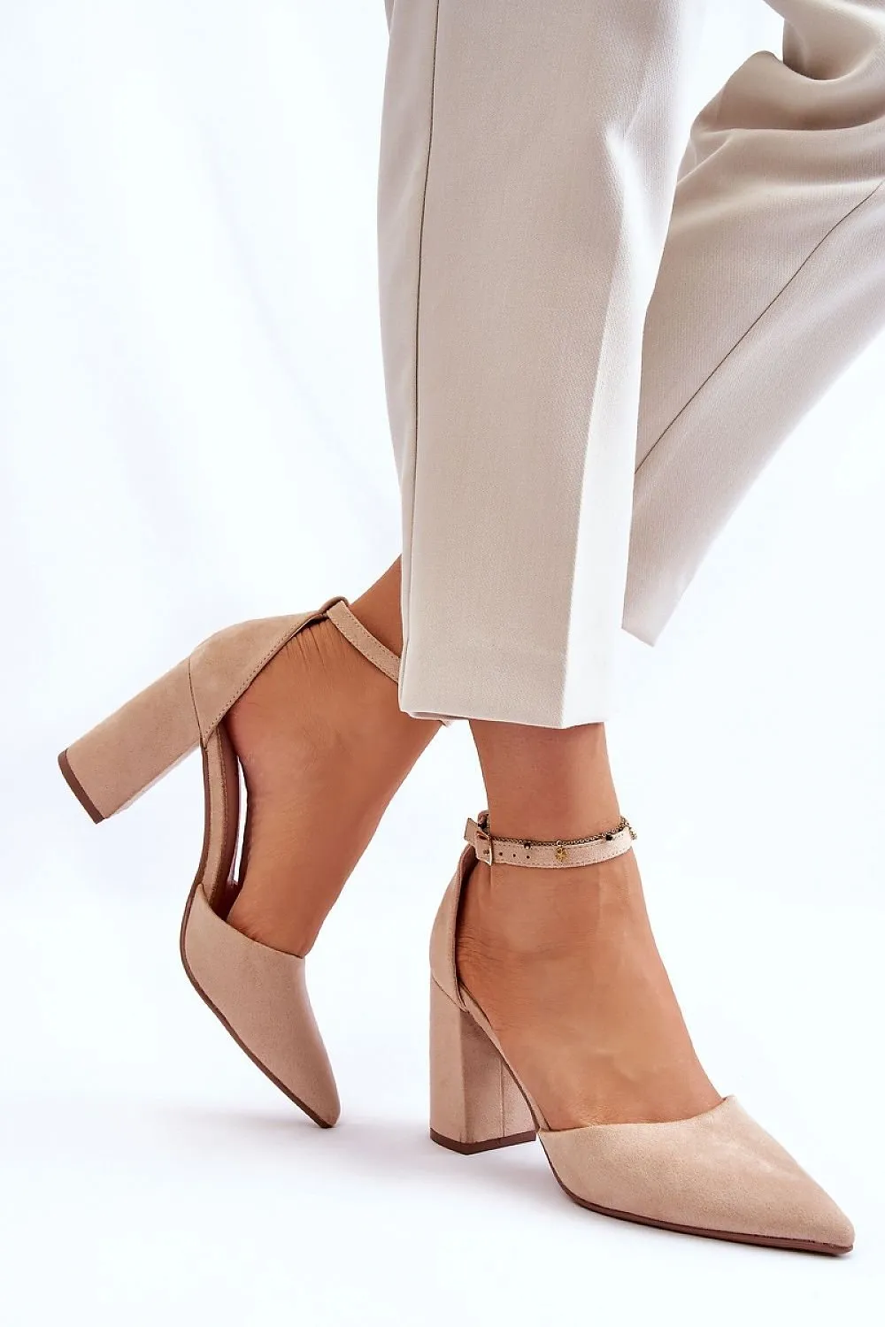 Elegant Sleek Timeless Block Heel Pumps