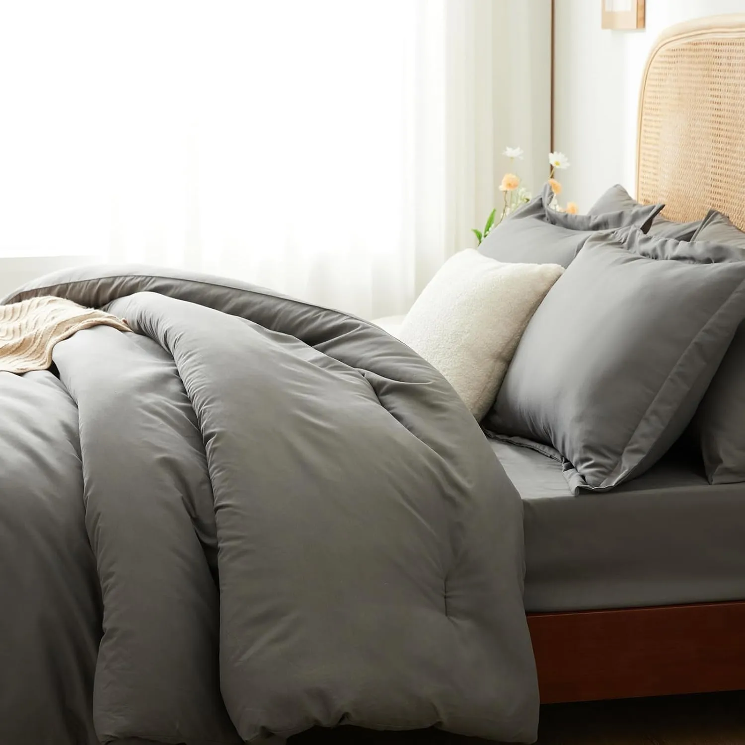 Grey Comforter for Queen Size Bed,Bed in a Bag Queen All Season,7 Pieces Queen Bed in a Bag Set with Comforter, Fitted Sheets, Flat Sheets, Pillow Shams and Pillowcases