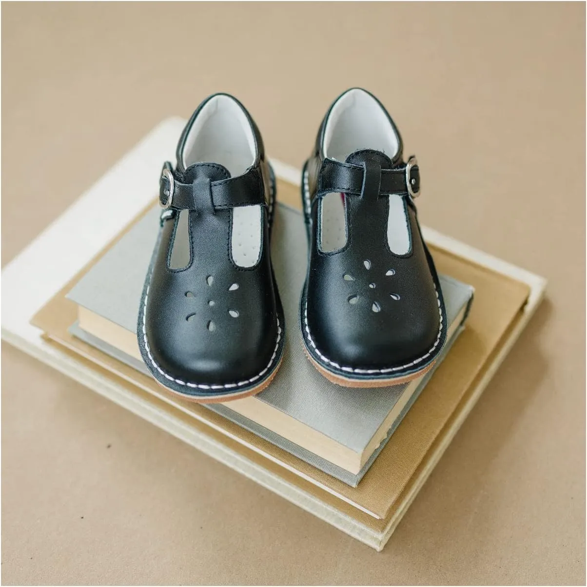 Joy Classic Leather Stitch Down T-Strap | Girl's Mary Jane Flat (Toddler/Little Kid)