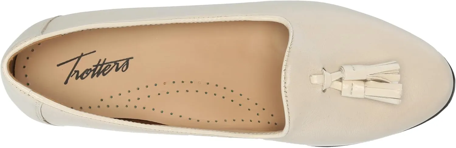 Trotters Women's Liz Tassel Loafer Flat