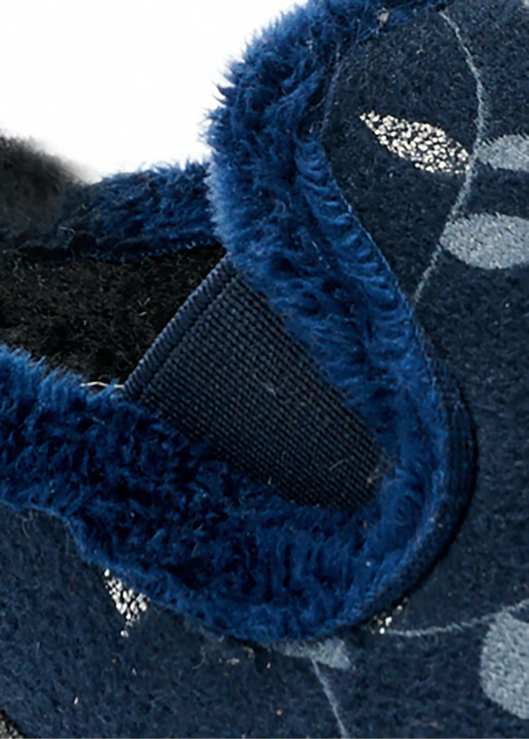Wedge mule slipper with compensated comfort