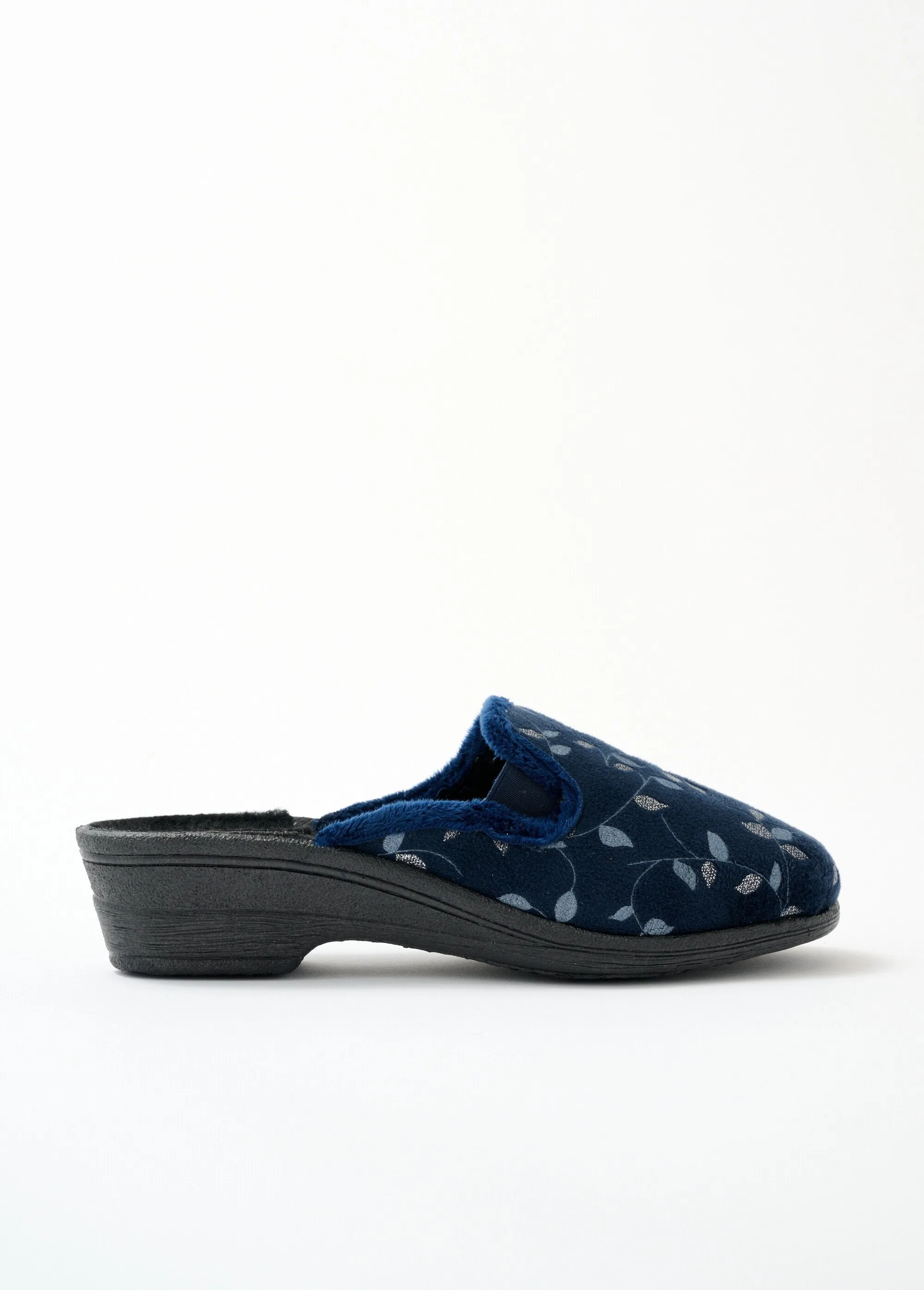 Wedge mule slipper with compensated comfort