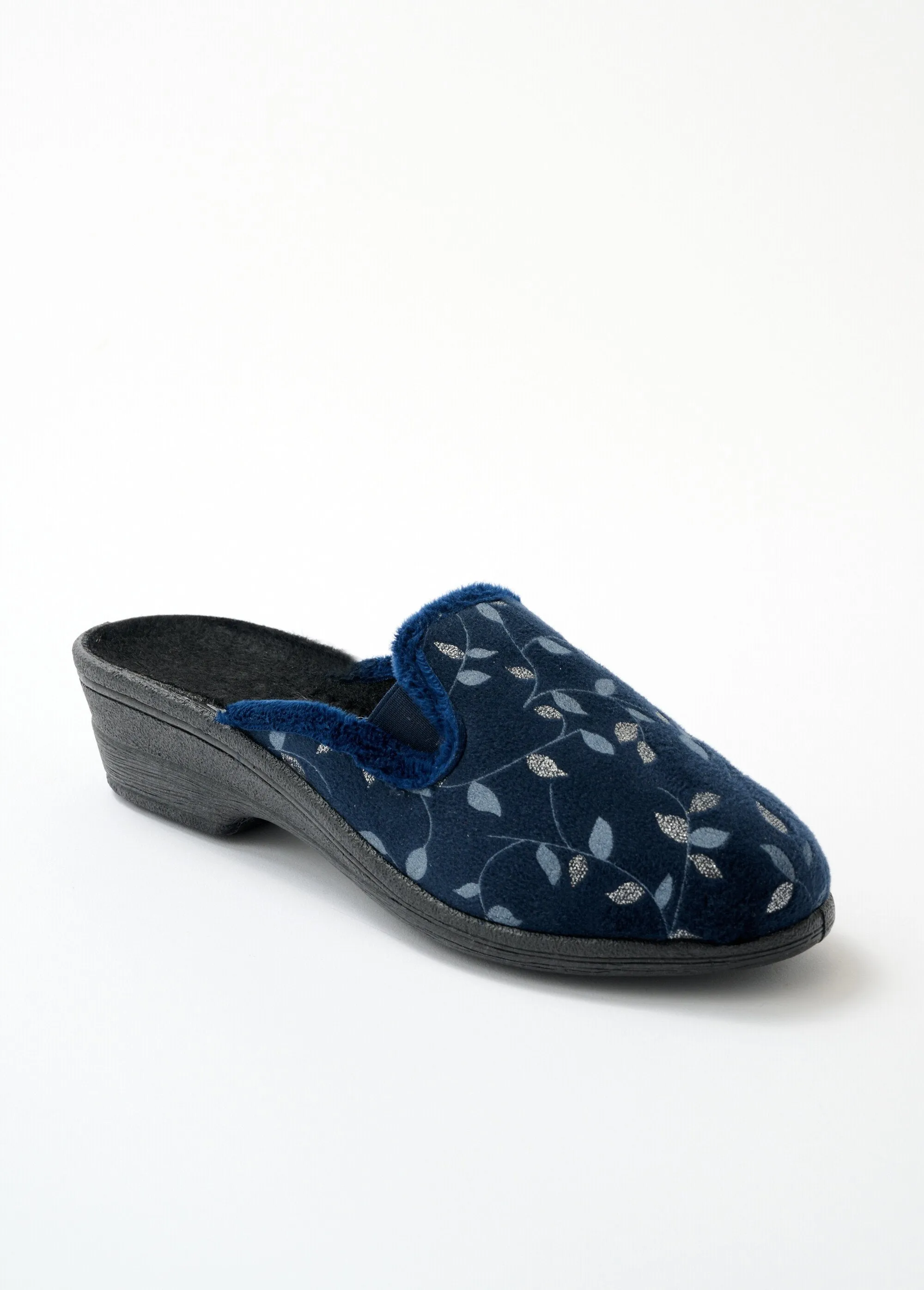 Wedge mule slipper with compensated comfort