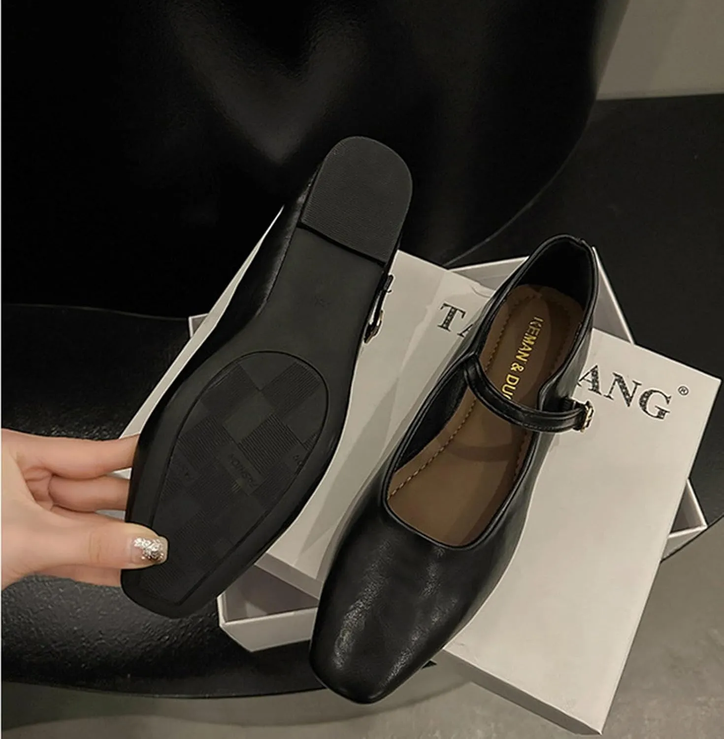 Women's Classic Retro Square Toe Flat Mary Jane Shoes Fashionable and Comfortable Walking Flat Shoes with Buckles